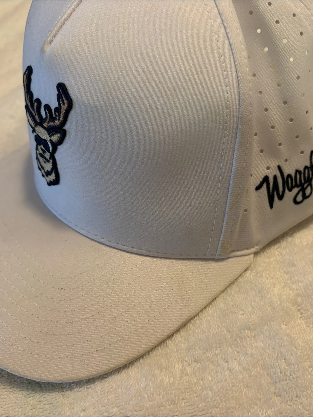 Kids White Baseball Cap with Embroidered Antler Badge
